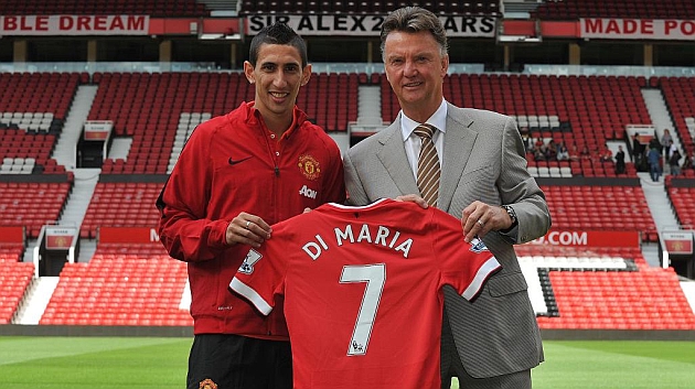 Van Gaal con Di Mara en la presentacin del jugador del Manchester United. Foto: AFP