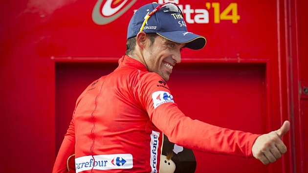 Contador, celebra su liderato en la Vuelta. Foto: AFP