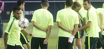 El Barça entrena con Alves y sin Suárez