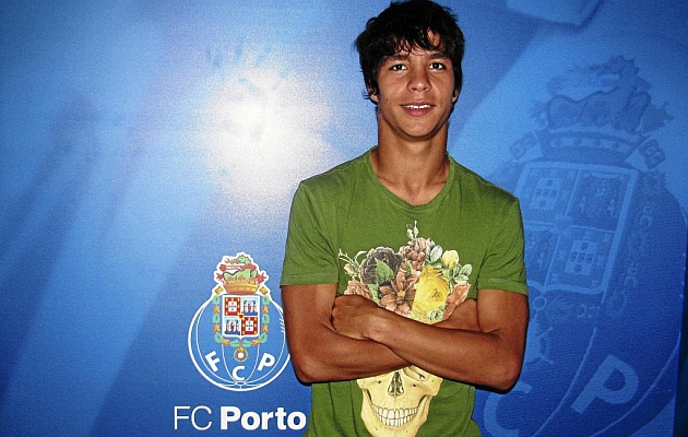 liver (19) posa para MARCA en Oporto, el equipo en el que juega cedido esta campaa por el Atltico. FOTO: David Ruiz