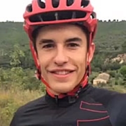 Mrquez prepara el GP de Aragn en bicicleta