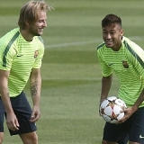 Neymar y Rakitic se ejercitan con normalidad