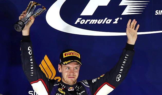 Vettel en el podio de Singapur / REUTERS