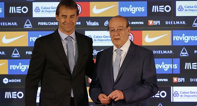 El presidente Jorge Nuno Pinto da Costa al lado del entrenador del club