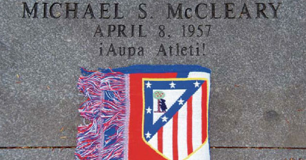La lpida de Michael McCleary, con un mensaje de nimo al Atltico. Fotos: Michael McCleary