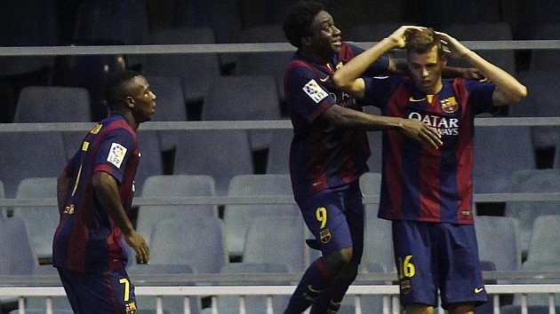 Los jugadores del Barcelona B celebran un gol. / FRANCESC ADELANTADO (MARCA)