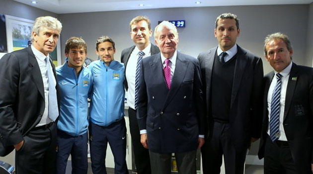 Pellegrini, Silva, Navas, Soriano, Juan Carlos I, Al Mubarak y Beguiristain. Foto: Victoria Haydn (Manchester City)