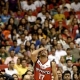 Pacquiao la la como jugador de baloncesto ante 52.612 espectadores