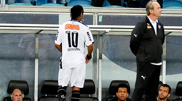 Ronaldinho no quiso pagar el precio de un futbolista profesional
