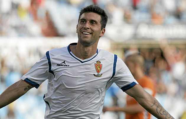 Borja Bastn celebra un gol con el Real Zaragoza. /Toni Galn