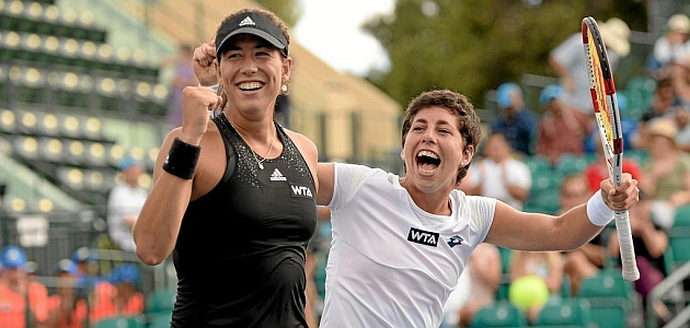 Carla Surez y Garbie Muguruza celebran su victoria en Standford / Getty Images