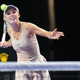 Wozniacki regala el pase a semifinales del Masters a Radwanska