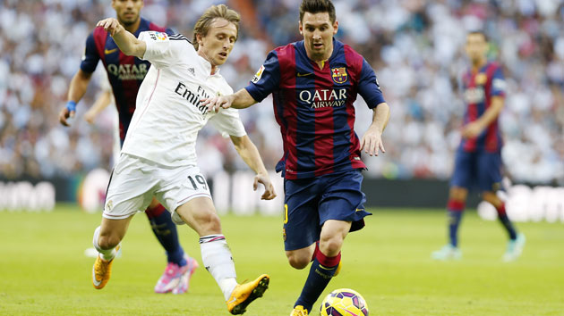 Modric y Messi, durante el Clsico. / FOTO: JOS A. GARCA