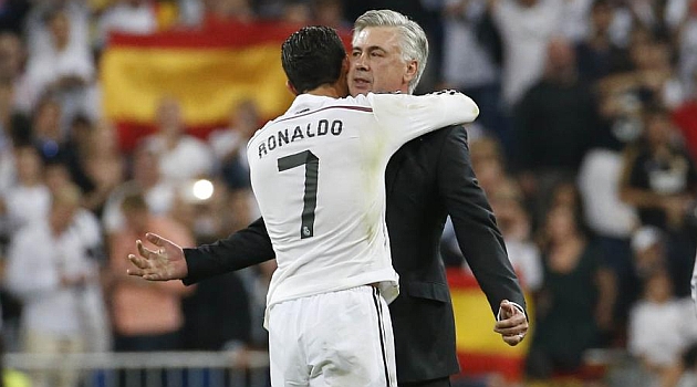 Cristiano y Ancelotti se abrazan tras ganar al Bara