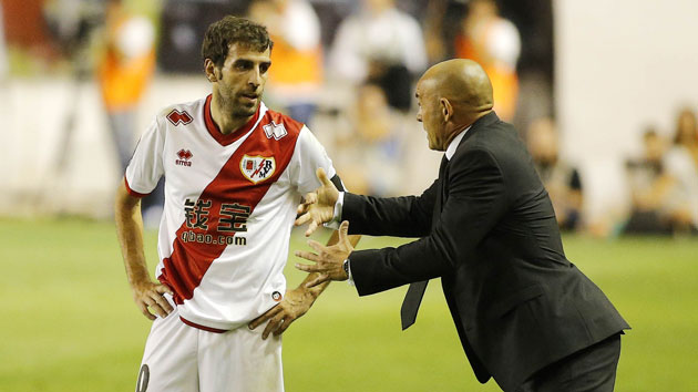 Trashorras hablando con Paco Jmez durante un partido. / FOTO: JOS A. GARCA