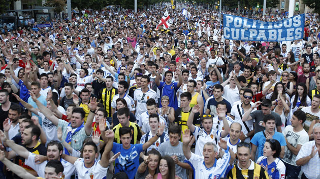 Manifestacin de aficionados del Zaragoza. / FOTO: TONI GALN