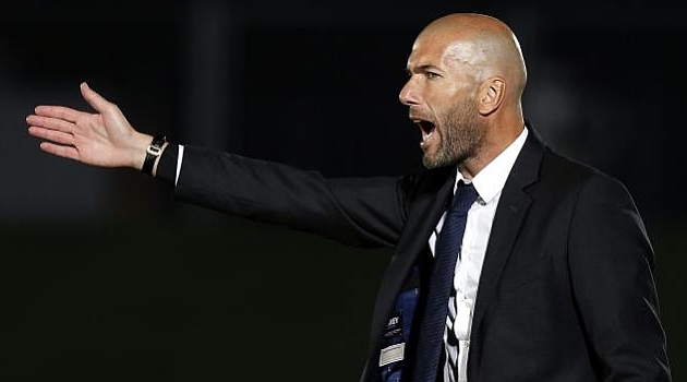 El Castilla, con Zidane en el banquillo,
remonta al filial del Rayo