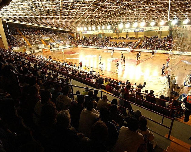 El Palacio de Deportes de Len durante un partido del Ademar Len. Fotos: C.Hernndez y ASOBAL