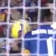 Alves salva un gol con la cara