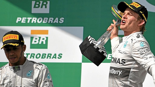 Nico Rosberg (29), celebrando su quinta victoria de la temporada en el Gran Premio de Brasil disputado en Interlagos. / RV RACING PRESS