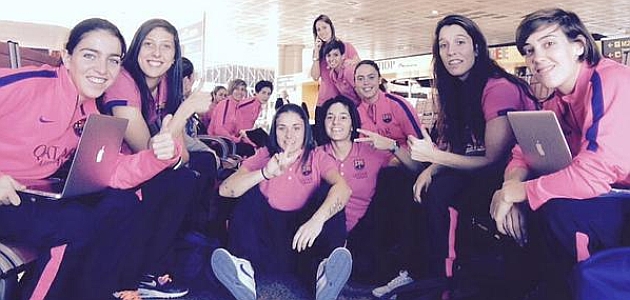 Jugadoras del Barcelona posan en el Aeropuerto de El Prat / Twitter