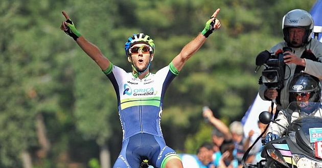 Adam Yates celebra su victoria en la 6 etapa de la Vuelta a Turqua. / Afp