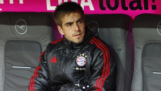 Lahm, en el banquillo en un partido del Bayern. / RAFA CASAL (MARCA)