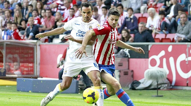 Angel, durante un partido en El Molinn ante el Sporting / Tuero - Arias (Marca)