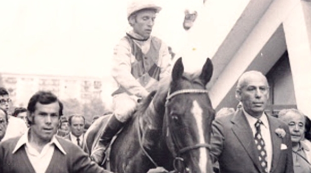 Antonio Blasco, con su mejor caballo, 'Chacal' y con Claudio Carudel, jockey durante muchos aos de la cuadra Rosales