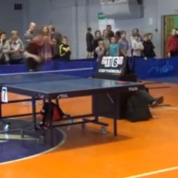 Inexplicable reaccin de un cadete ruso tras perder al ping-pong