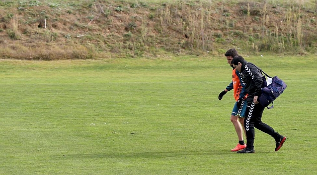 Omar abandona el entrenamiento con Alberto, el mdico del equipo / Csar Minguela (Marca)