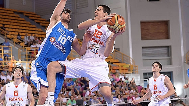 Alberto Abalde jugando con la sub'18 de Espaa. FOTO: FIBA Europa