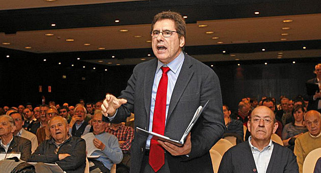 Javier Zabaleta en una Asamblea de Osasuna / Cristina Abada