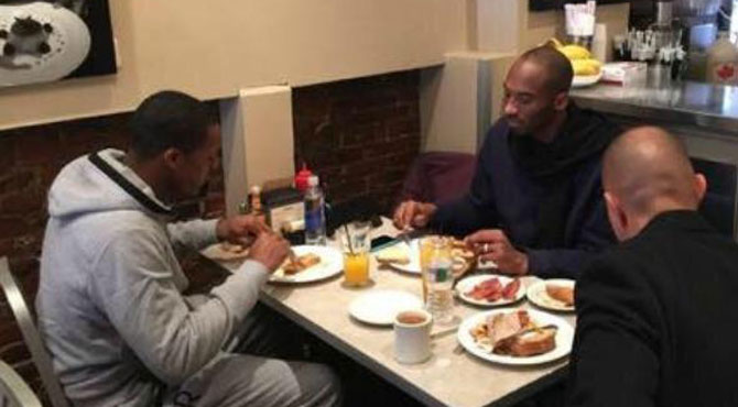 Kobe desayuna con Rondo y se generan rumores sobre su posible fichaje por los Lakers