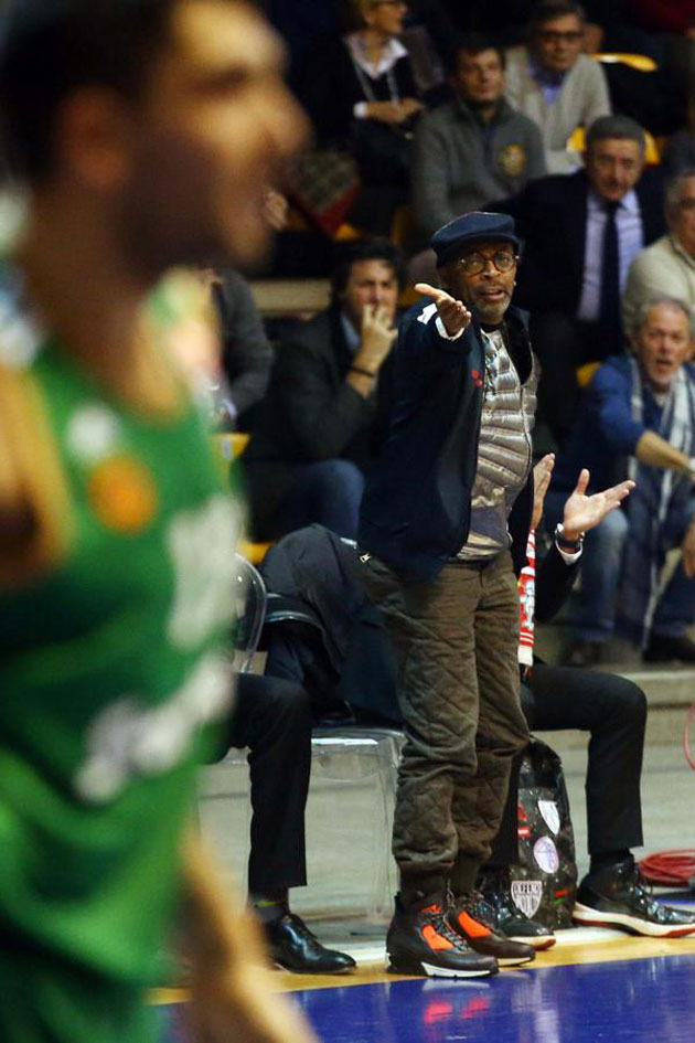 Spike Lee 'pone los cuernos' a sus Knicks y ficha por el Milan