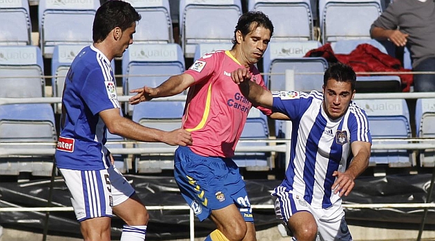 Valern, entre Zamora y Joselu, ya jug hace un ao en el Colombino / J. P. Yaez (Marca)