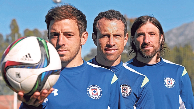 Bernardello (28), Torrado (35) y Pavone (32) posan para MARCA antes del Mundialito de Clubes en las instalaciones de Marbella Football Center. Foto: Maril Bez