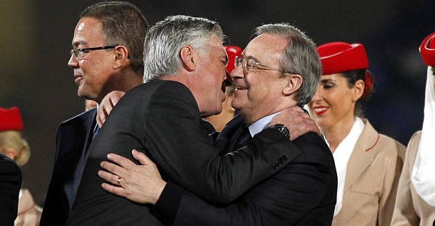 Ancelotti y Florentino Prez, tras la final del Mundialito. / CHEMA REY