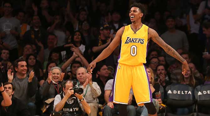 Milagro en Hollywood: Los Lakers barren sin Kobe al mejor equipo de la NBA