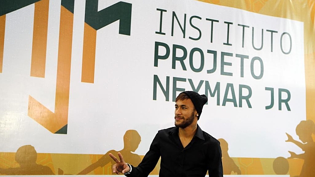 Neymar (22) durante el acto de inauguracin del instituto que llevar su nombre. Foto: Reuters