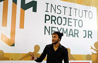 Neymar (22) durante el acto de inauguracin del instituto que llevar su nombre. Foto: Reuters