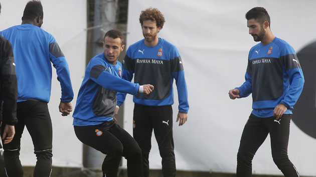 Los jugadores del Espanyol, durante un entrenamiento. / FOTO: FRANCESC ADELANTADO
