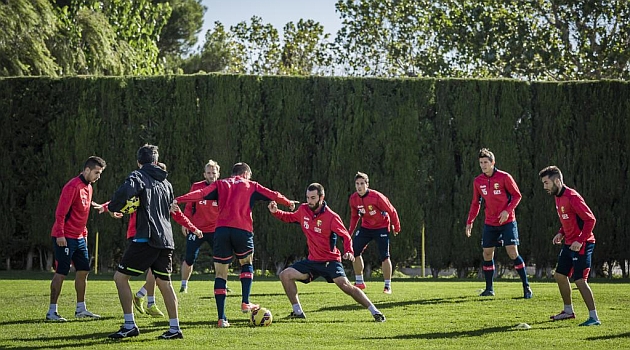 Los jugadores del Llagostera, durante un entrenamiento con Carillo / Eddy Kelele (Marca)