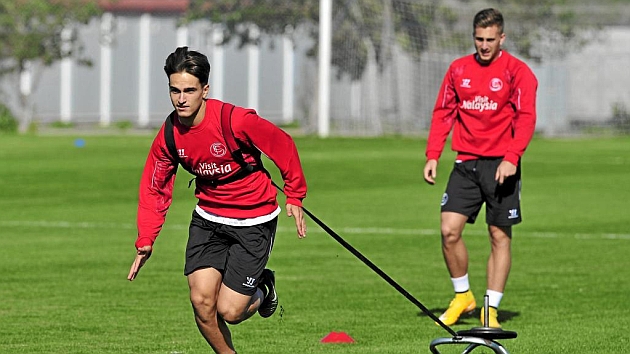Denis y Deulofeu, en un entrenamiento con el Sevilla / FOTO: KIKO HURTADO (MARCA)