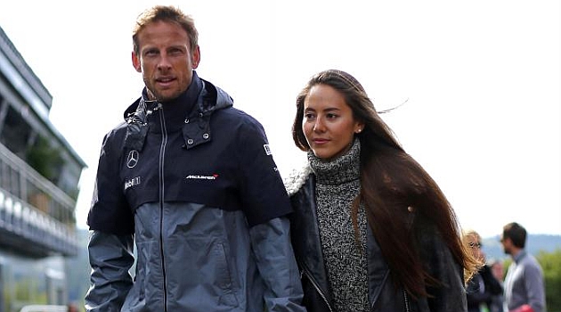 Jenson Button confirma su boda con la modelo Jessica Michibata