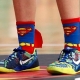 En Espaa se juega a baloncesto con calcetines... con la capa de Superman!