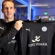 Schwarzer firma con el Leicester City