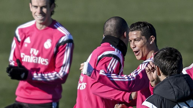 Bale, Benzema y Cristiano, en el entrenamiento de ese viernes / DIEGO G. SOUTO (MARCA)