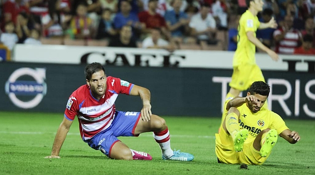 Ortuo, en el suelo durante el partido del Granada ante el Villarreal / M. A. Molina (Marca)