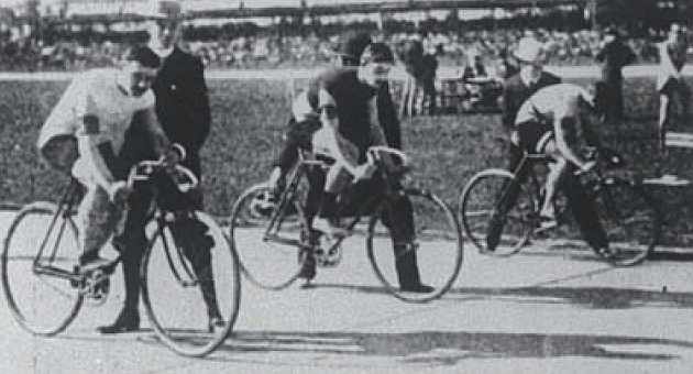 Final de 2.000 metros sprint en Pars 1900. Fernando Sanz, en el centro de la imagen. Foto Los Olmpicos Espaoles 1900-1936. Fernando Arrechea.